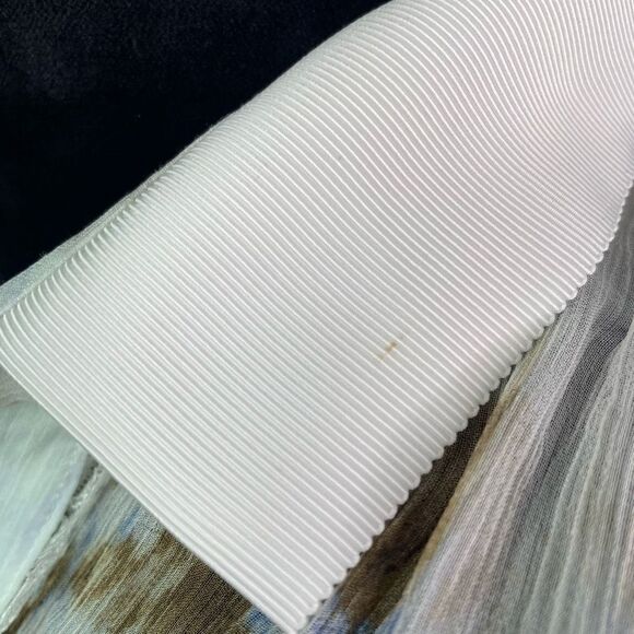 Elie Tahari Women’s Silk Semi Sheer Button Up Blouse Size XS - Picture 7 of 12